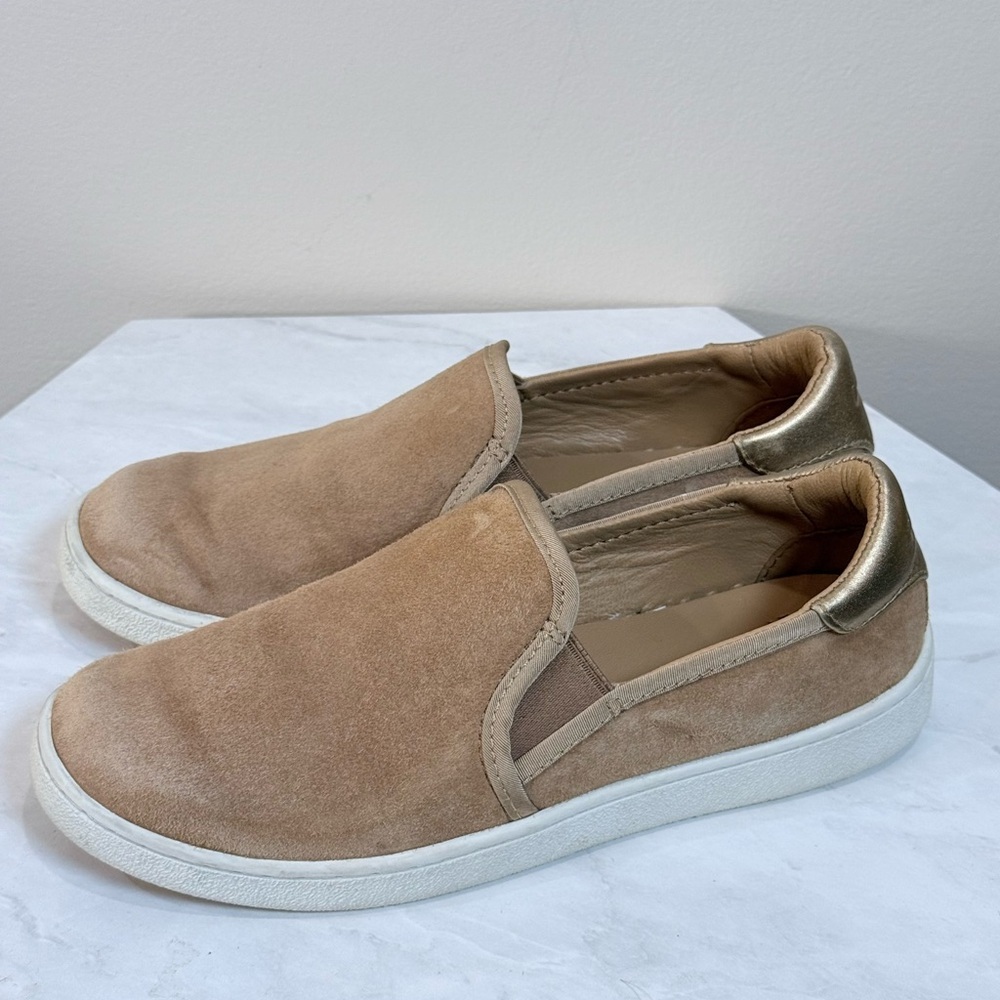 🔥UGG Women’s Slip-On Suede Sneakers in Tan with Metallic Heel Size 8 EUC🔥